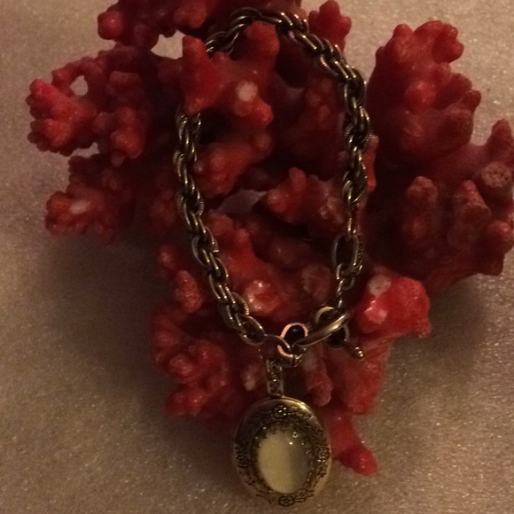 Vintage Jewelry - Vintage locket cat eye bracelet